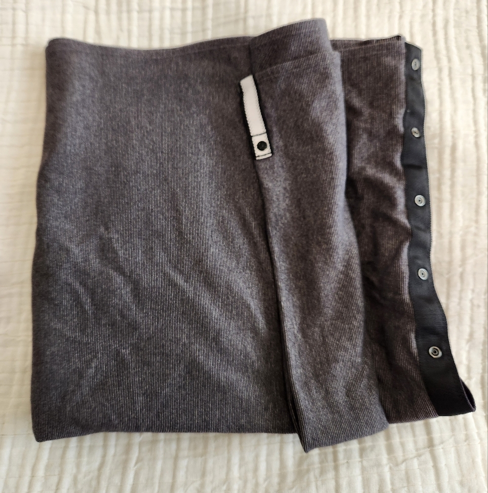 Lululemon customizable snap scarf